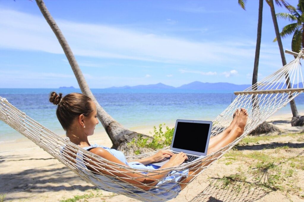 How to Balance Work and Travels a Digital Nomad
